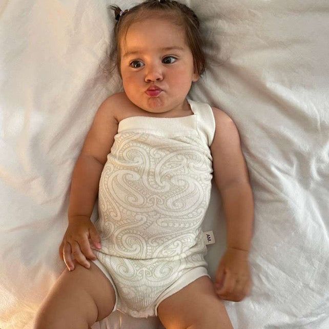 Basics knit One sleeve bodysuit- oat milk