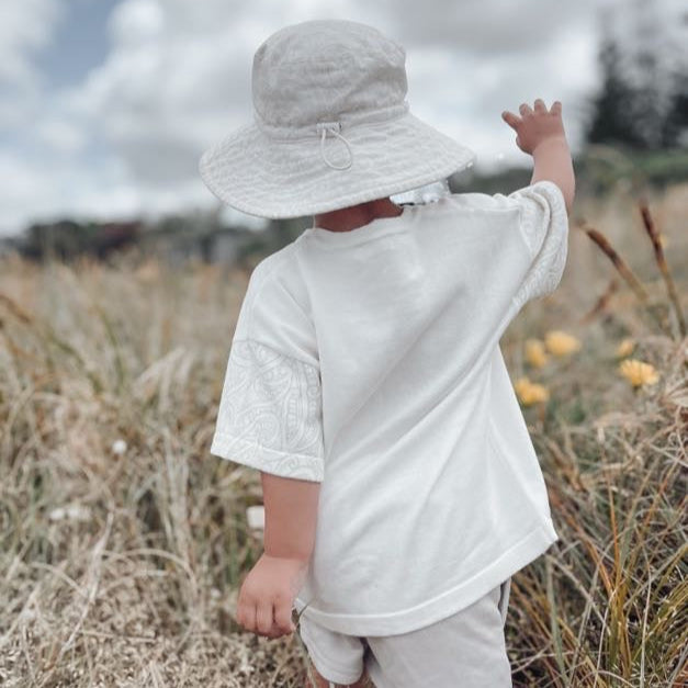 Basics knitted oversized tee - The wolf - oat milk - AwaMae