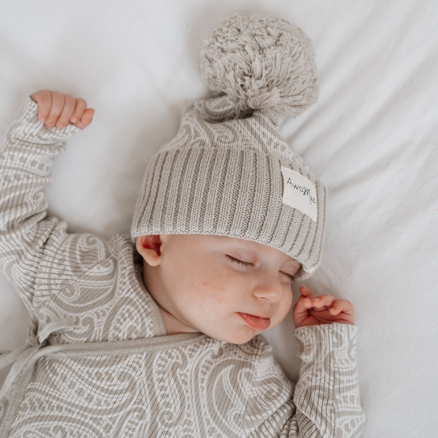 PREORDER-The wolf beanie - Pebble -PREORDER