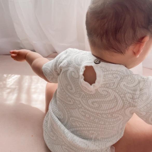 Basics ribbed knit bodysuit short sleeve- The wolf- oat milk - AwaMae