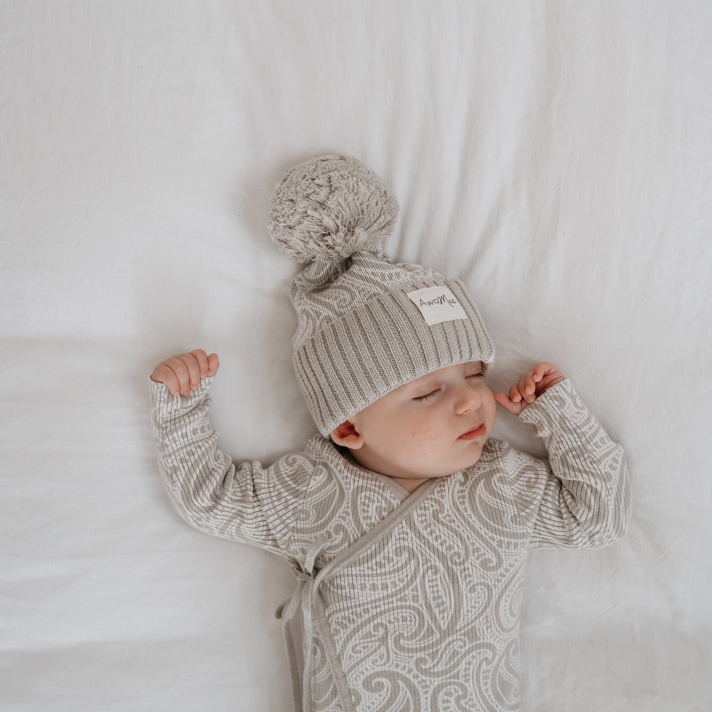 PREORDER-The wolf beanie - Pebble -PREORDER