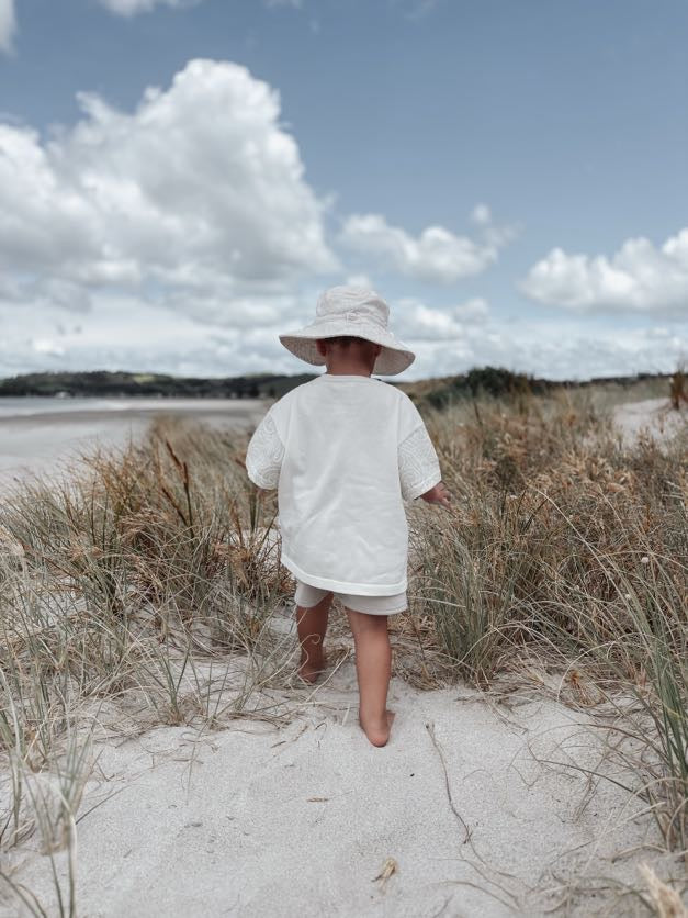 Basics knitted oversized tee - The wolf - oat milk - AwaMae