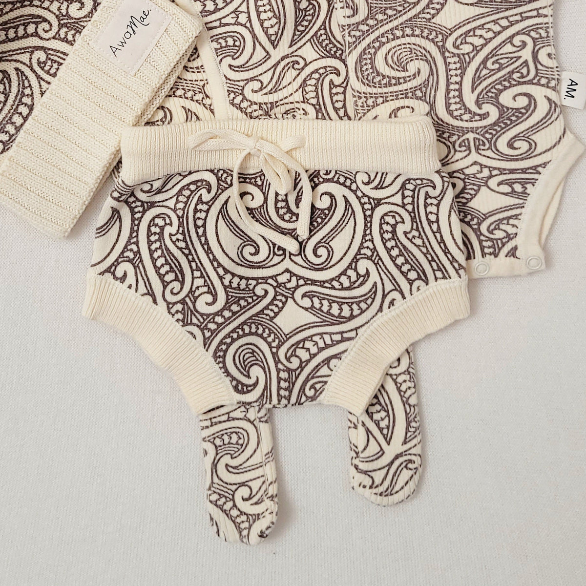 Bloomers- The wolf - Sable