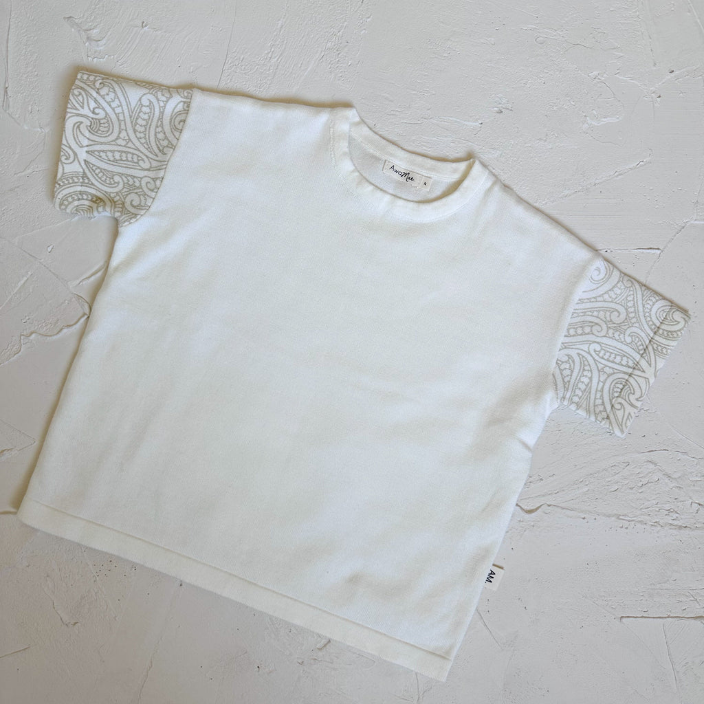 Basics knitted oversized tee - The wolf - oat milk - AwaMae