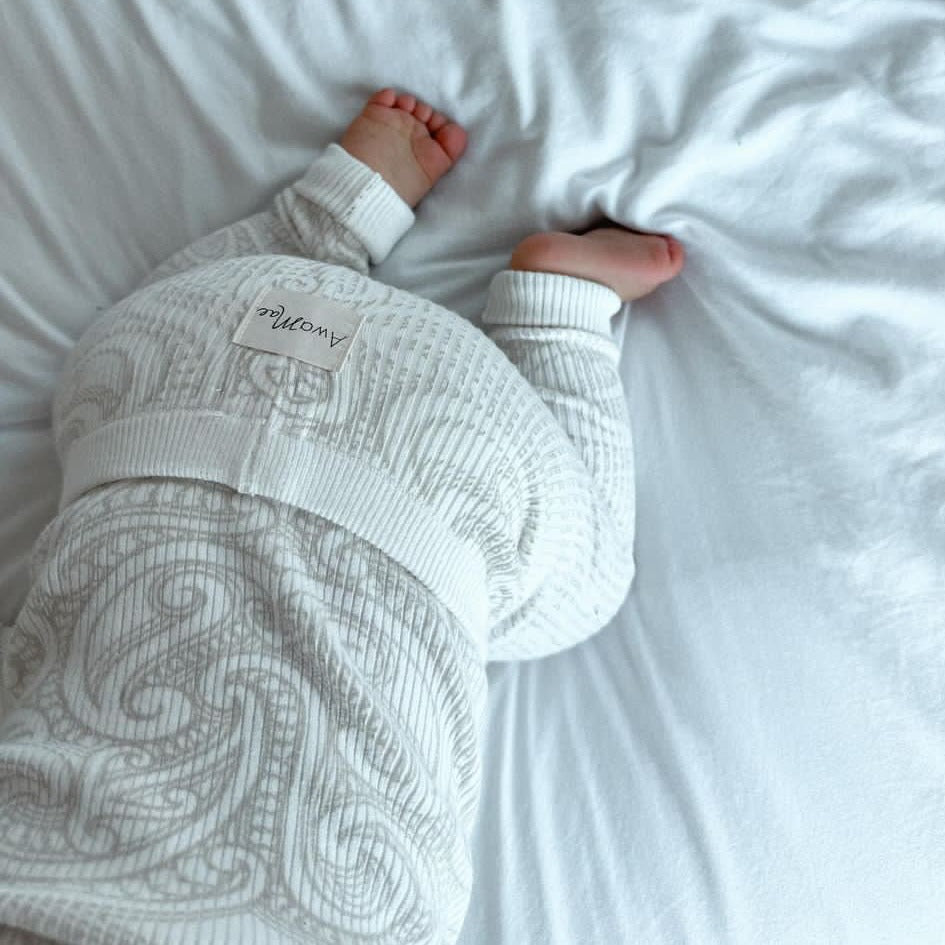 Basics ribbed knit leggings- The wolf- Oat milk - AwaMae