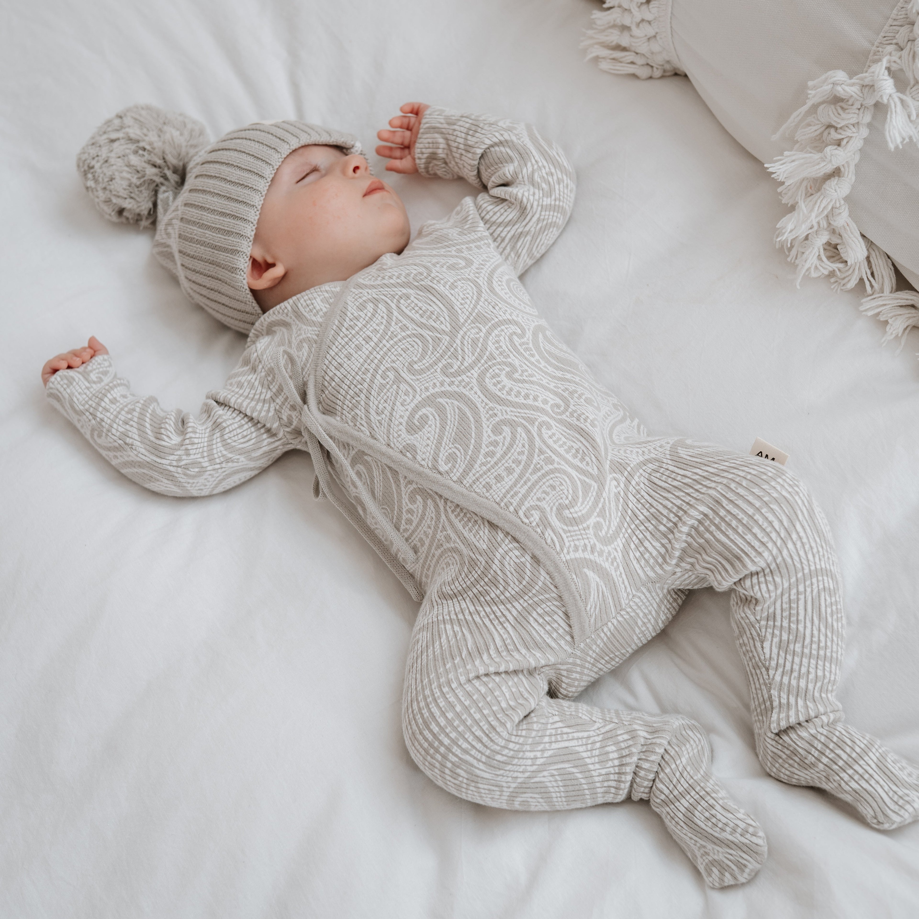 Basics ribbed knit Onesie- The wolf- Pebble