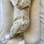 The wolf Sherpa hooded romper - Pebble.