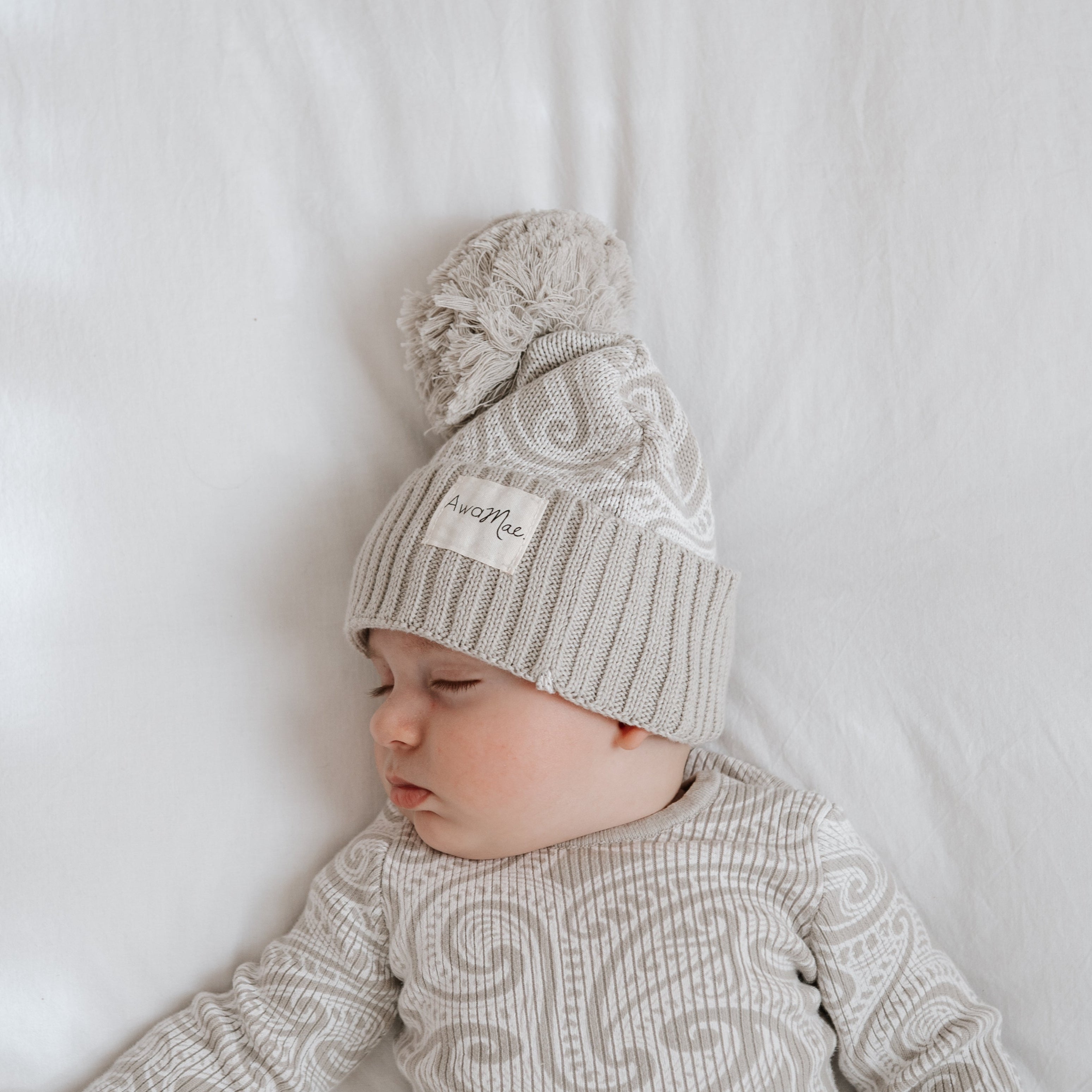 The wolf beanie - Pebble