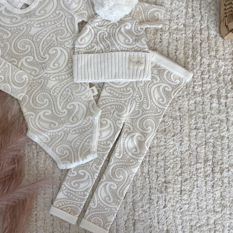 Basics ribbed knit leggings- The wolf- Oat milk - AwaMae