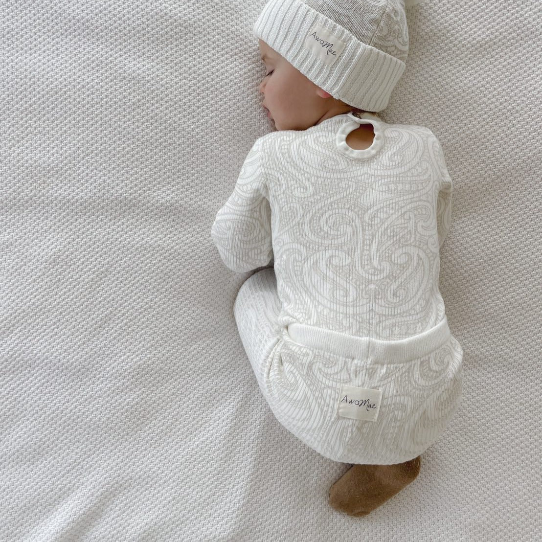 Basics ribbed knit leggings- The wolf- Oat milk - AwaMae
