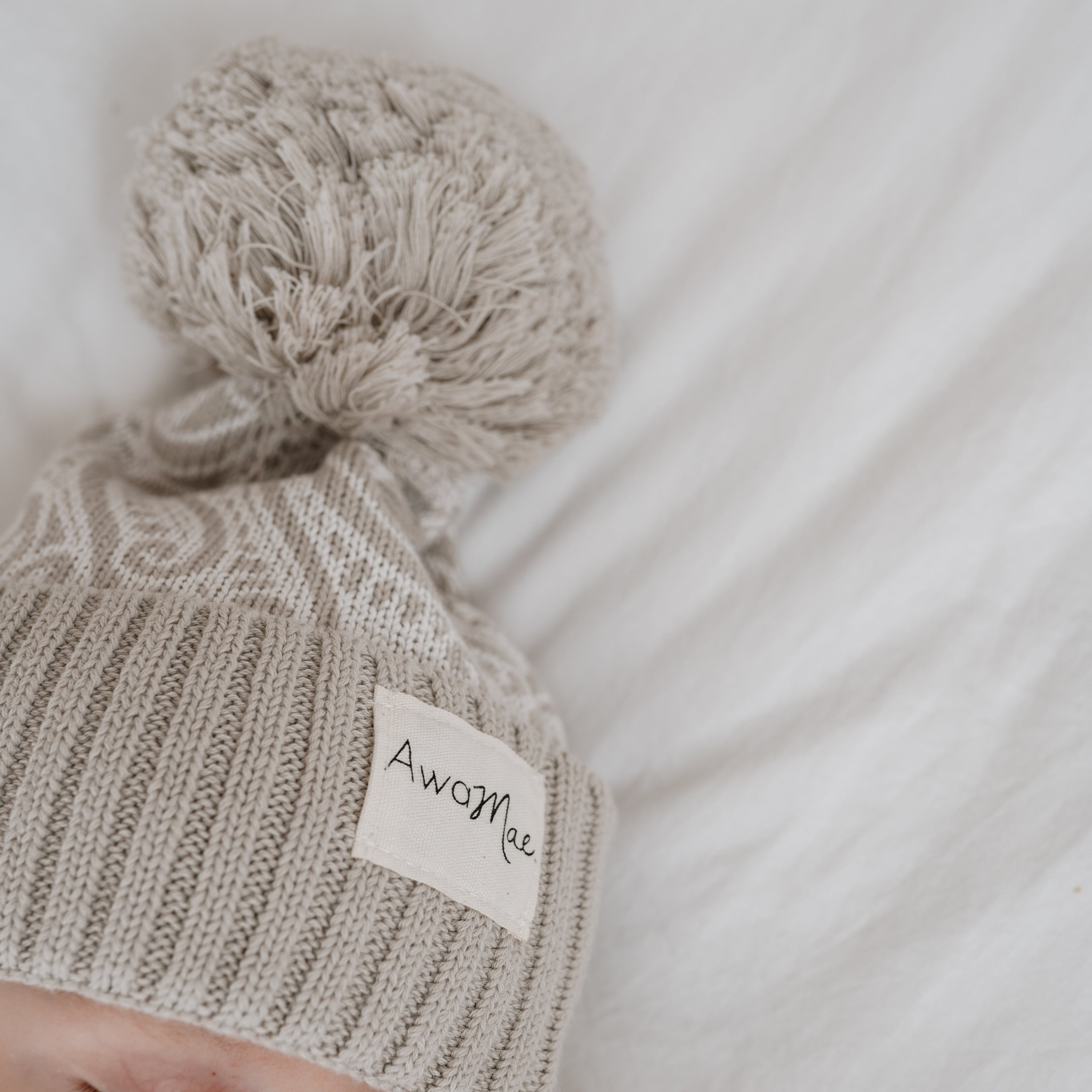The wolf beanie - Pebble