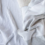 Knit blanket - Large stripes milk and mist