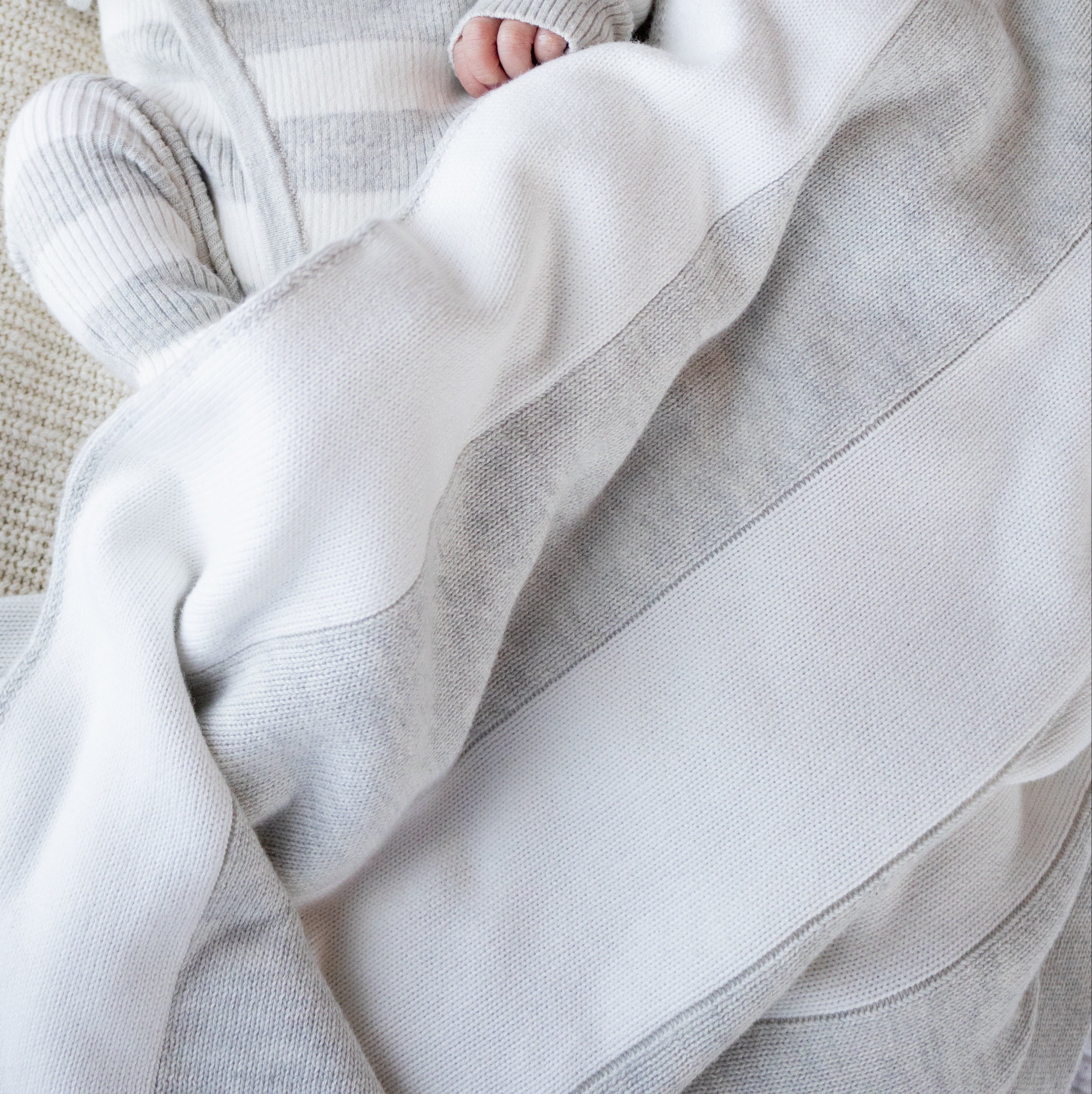 Knit blanket - Large stripes milk and mist