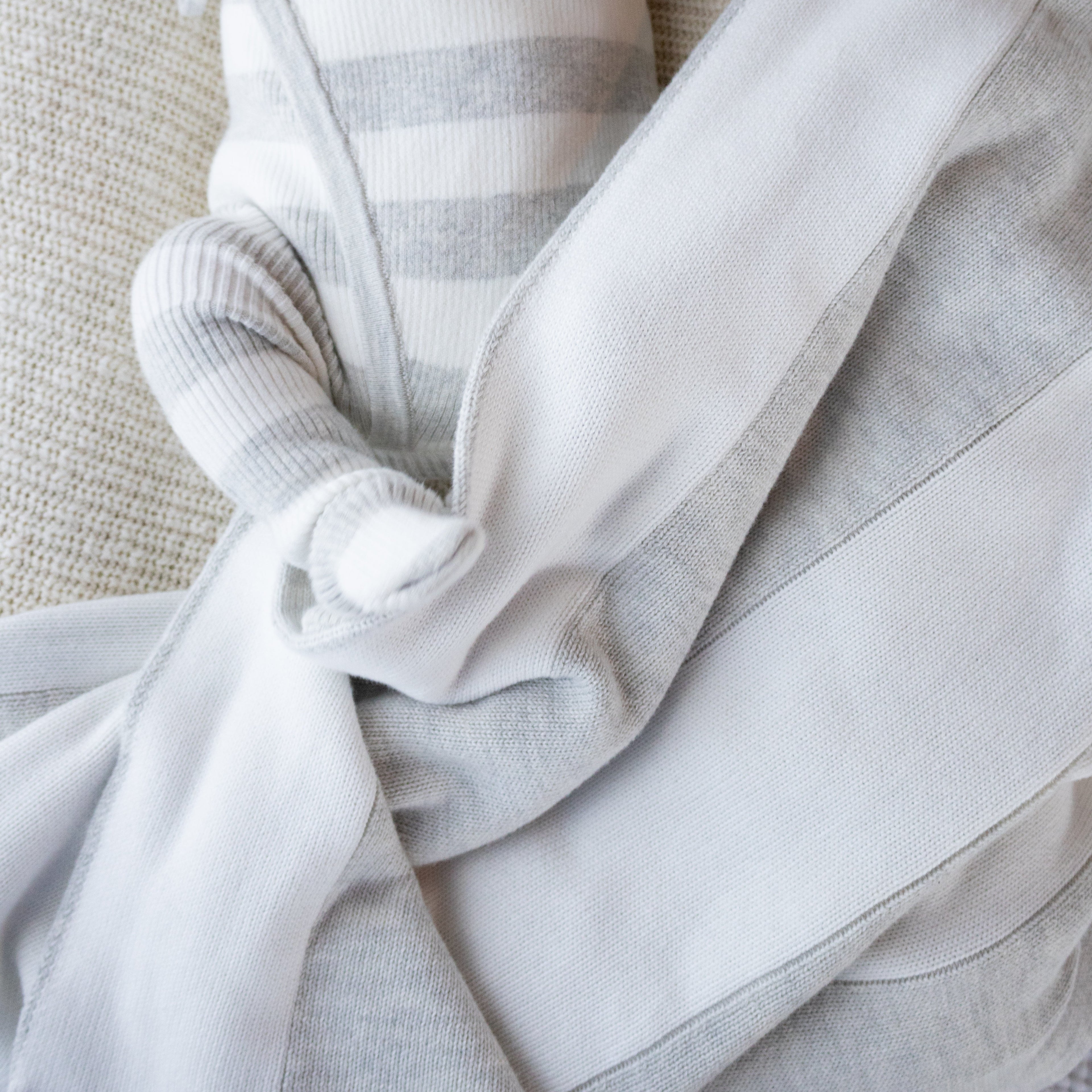 Knit blanket - Large stripes milk and mist