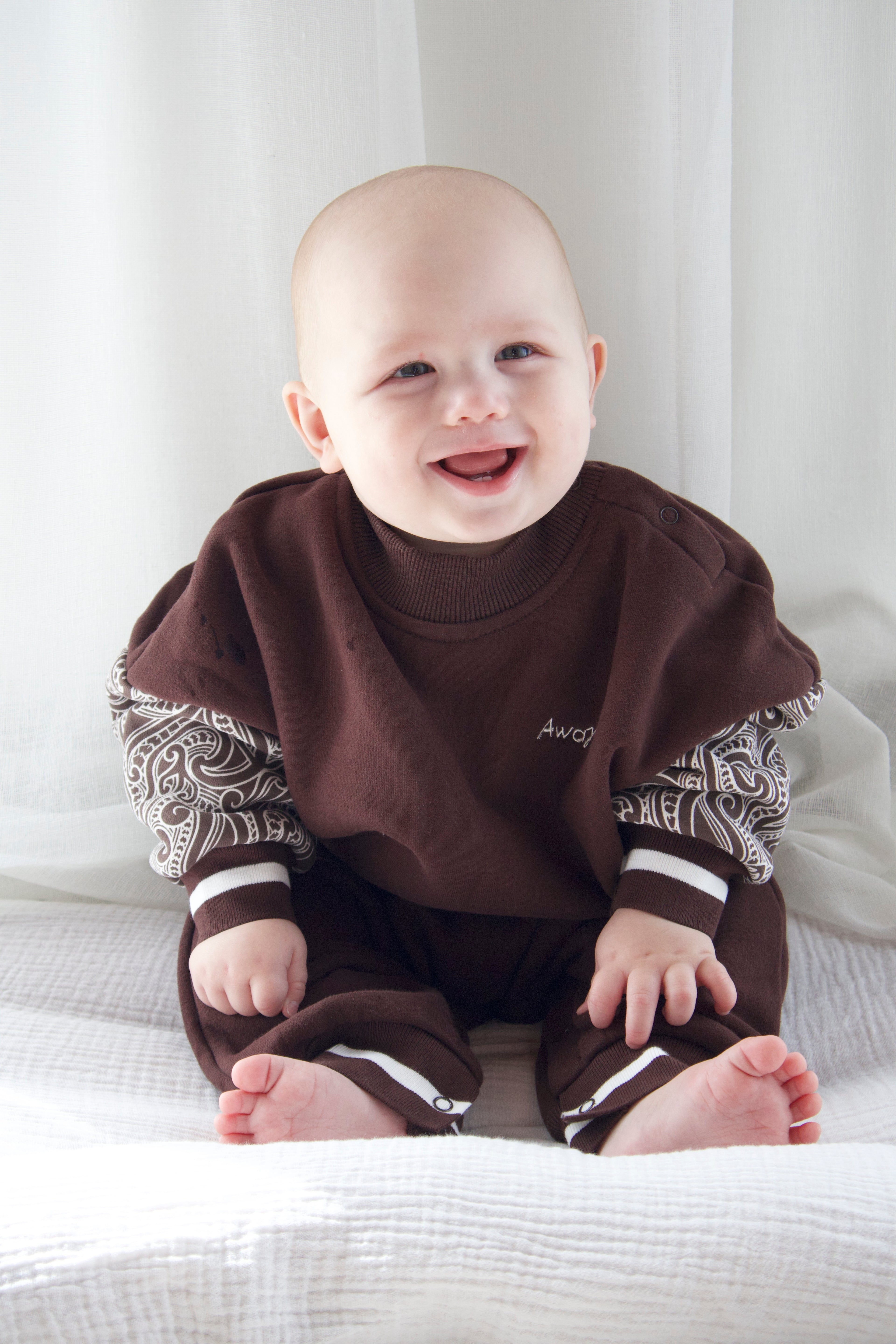 PREORDER - The wolf cosy suit - Chocolate brown- PREORDER