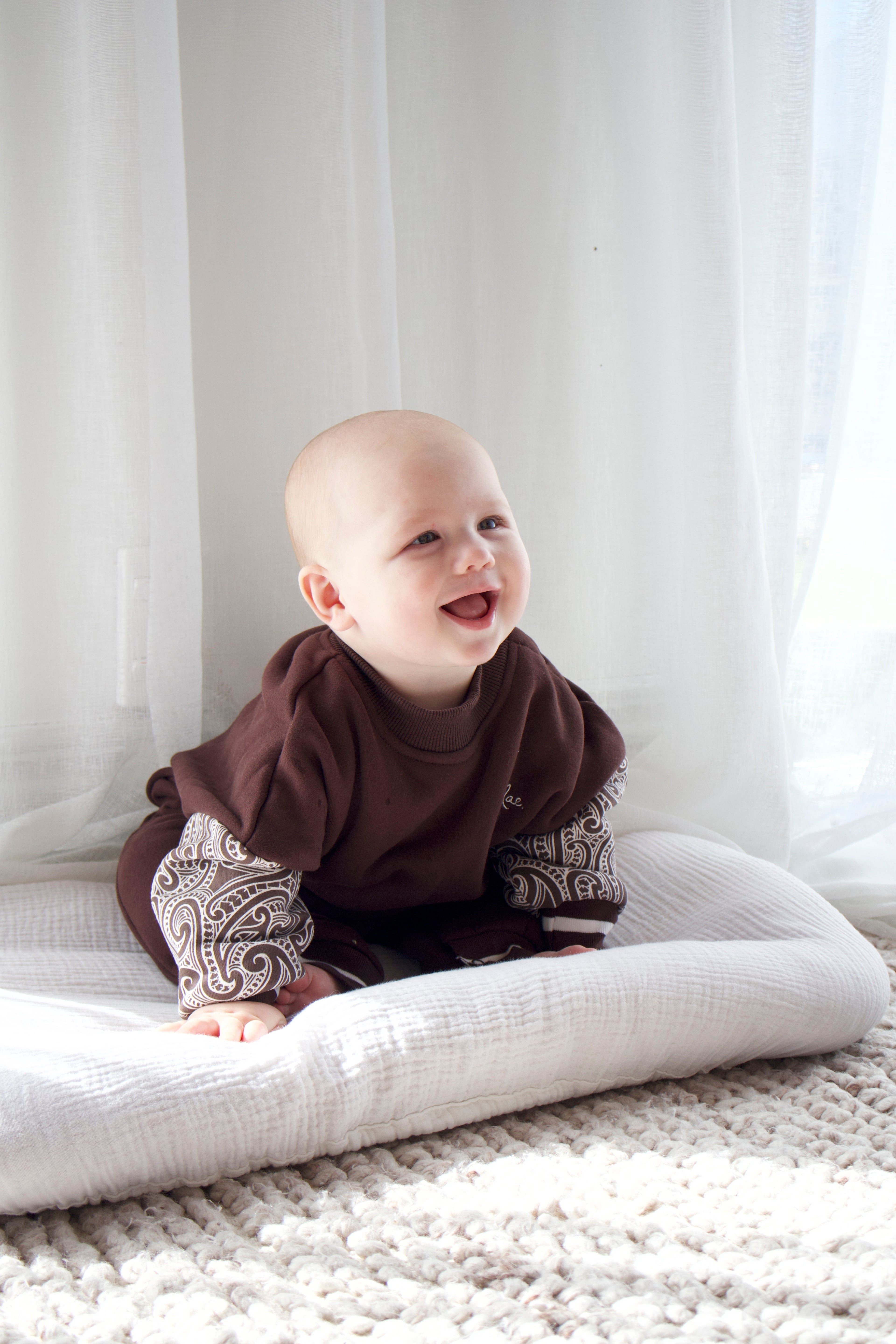 PREORDER - The wolf cosy suit - Chocolate brown- PREORDER