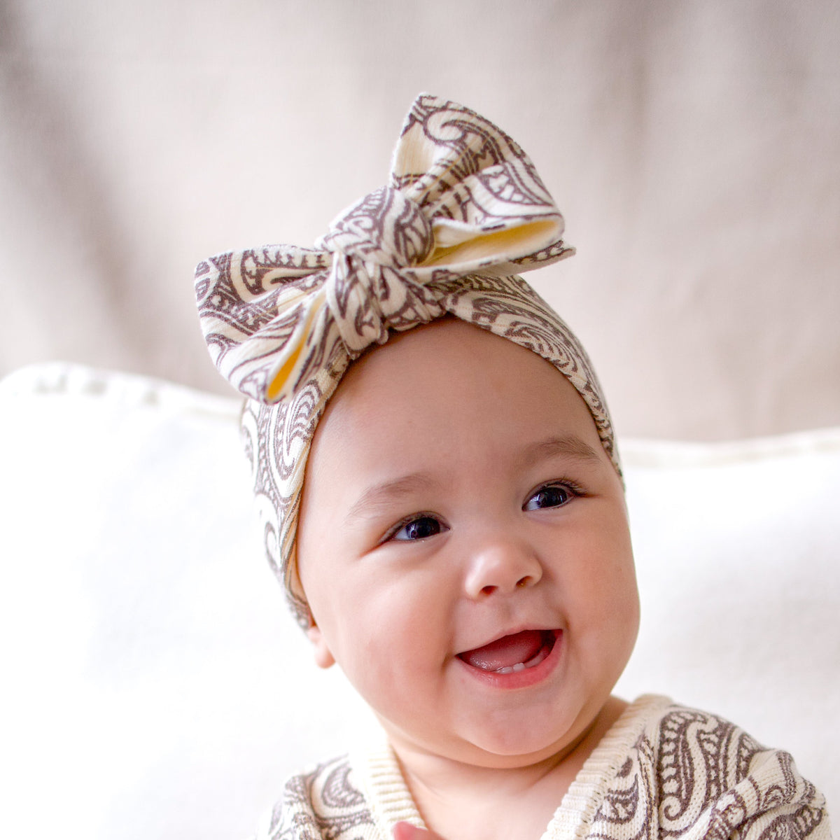 Basics Knitted bow headband- The wolf - Sable