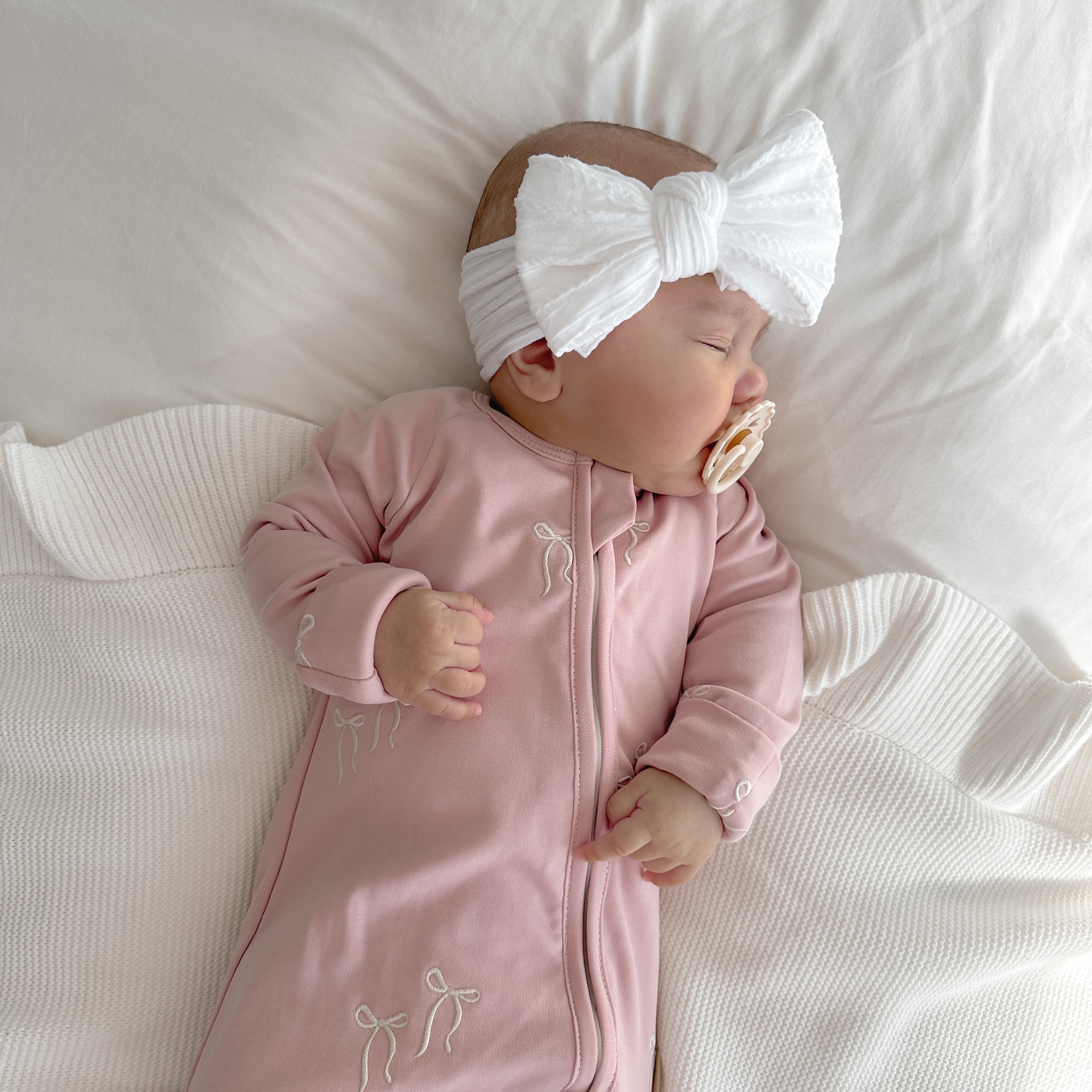 Zip-Up Baby Onesie – Rosie Bows | AwaMae