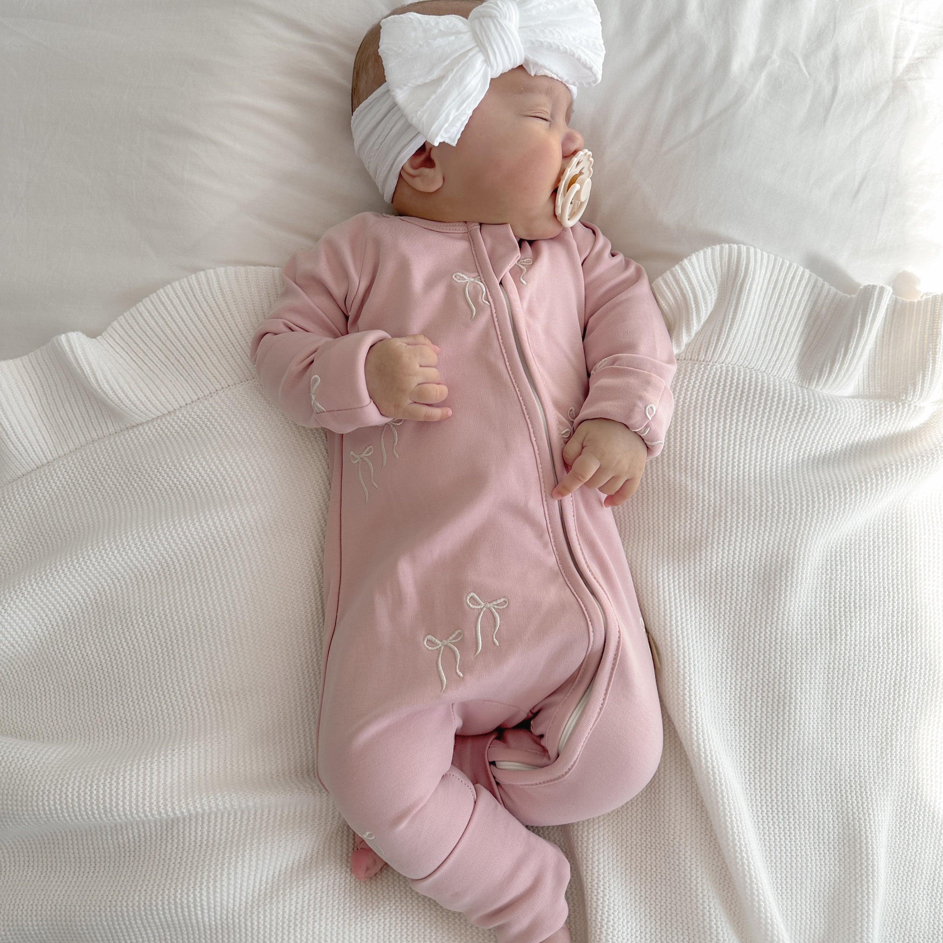 Zip-Up Baby Onesie – Rosie Bows | AwaMae