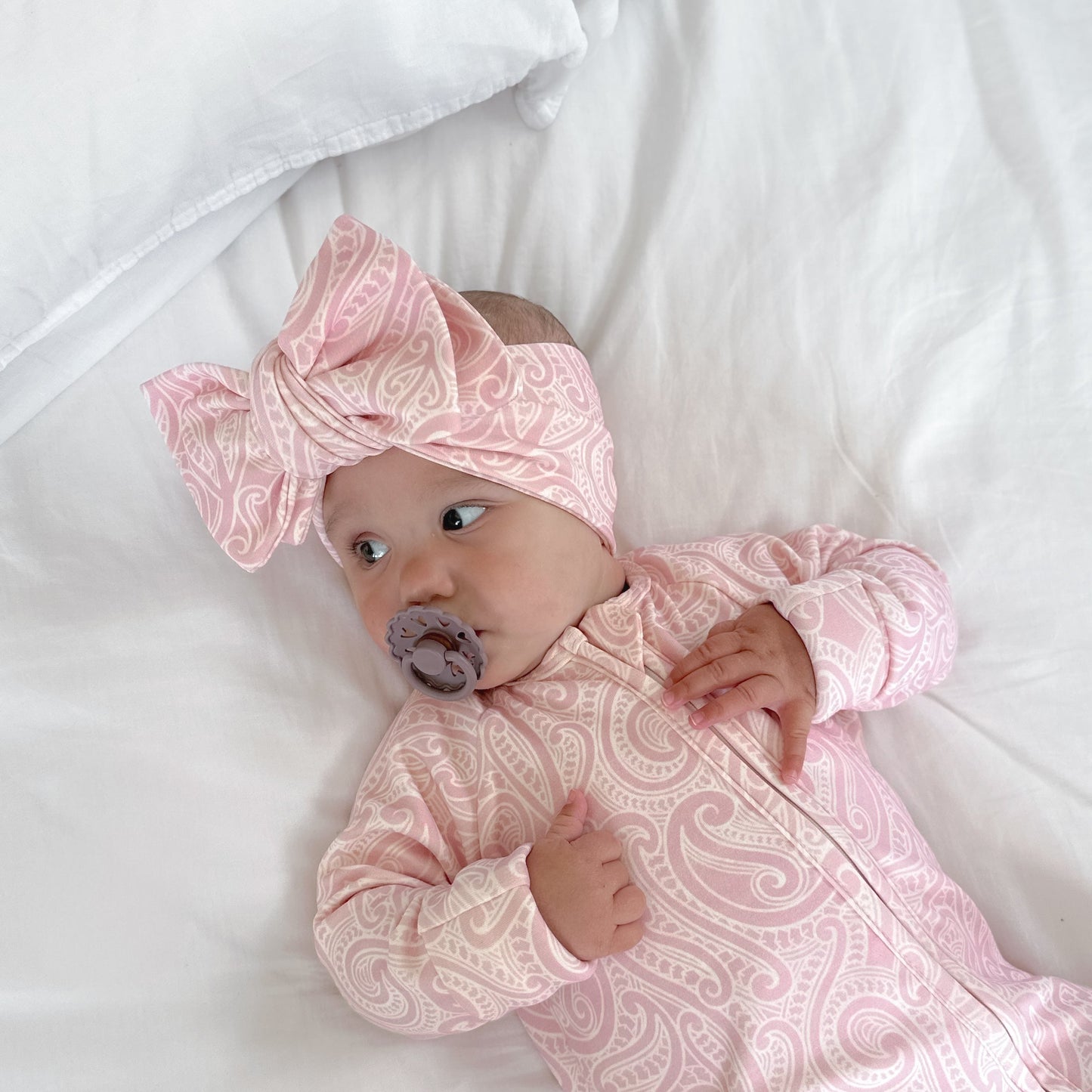 PREORDER- Oversized Bow- The wolf - Belle