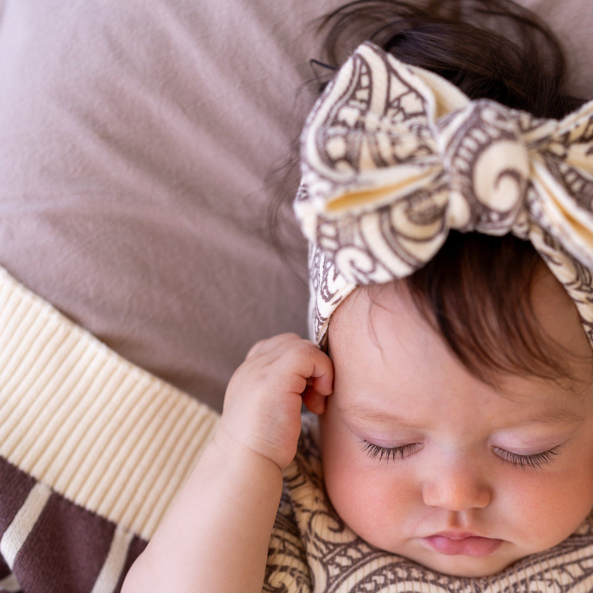 Basics Knitted bow headband- The wolf - Sable