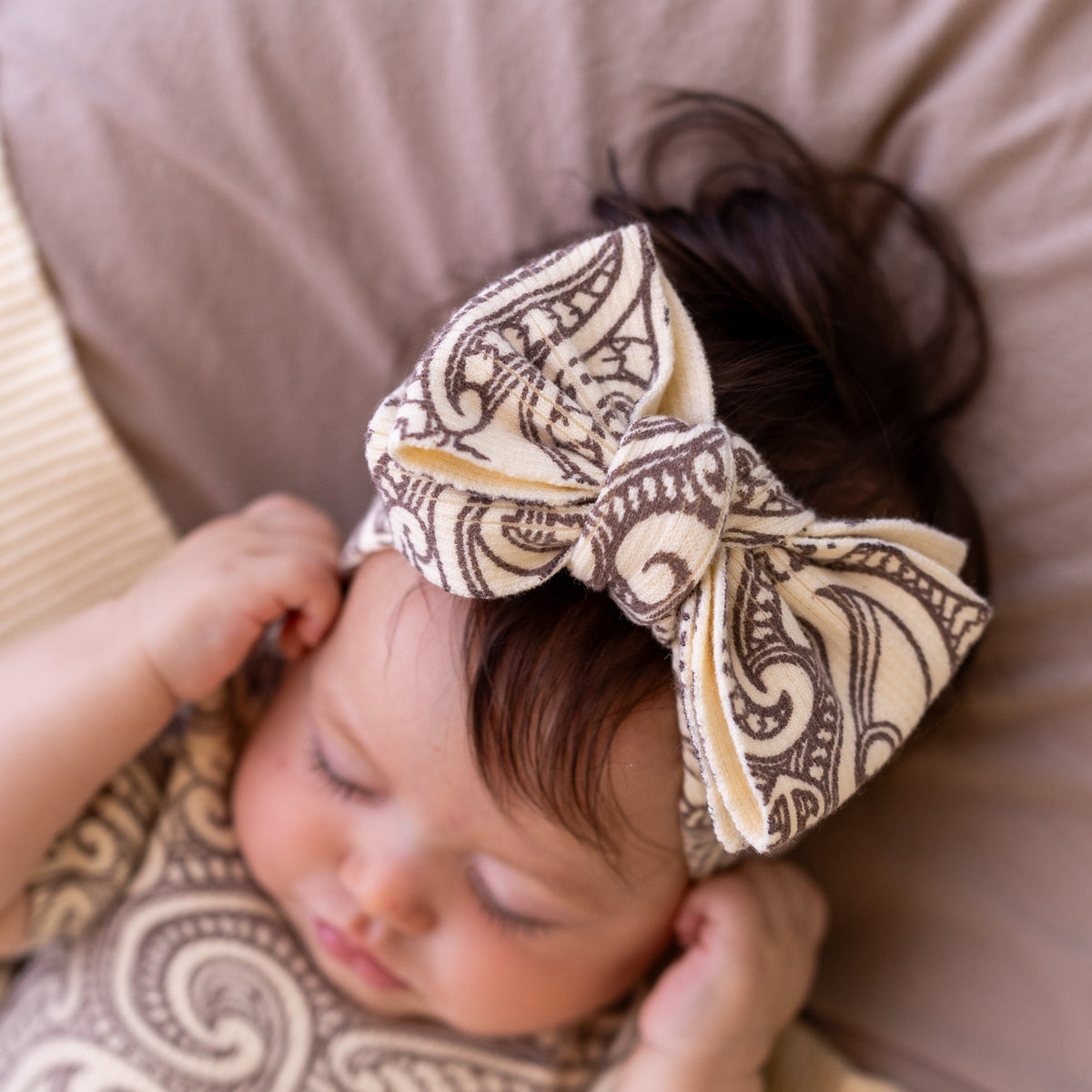 Basics Knitted bow headband- The wolf - Sable