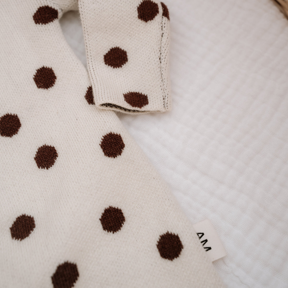 Basics knit onesie- Polkadot - chocolate brown