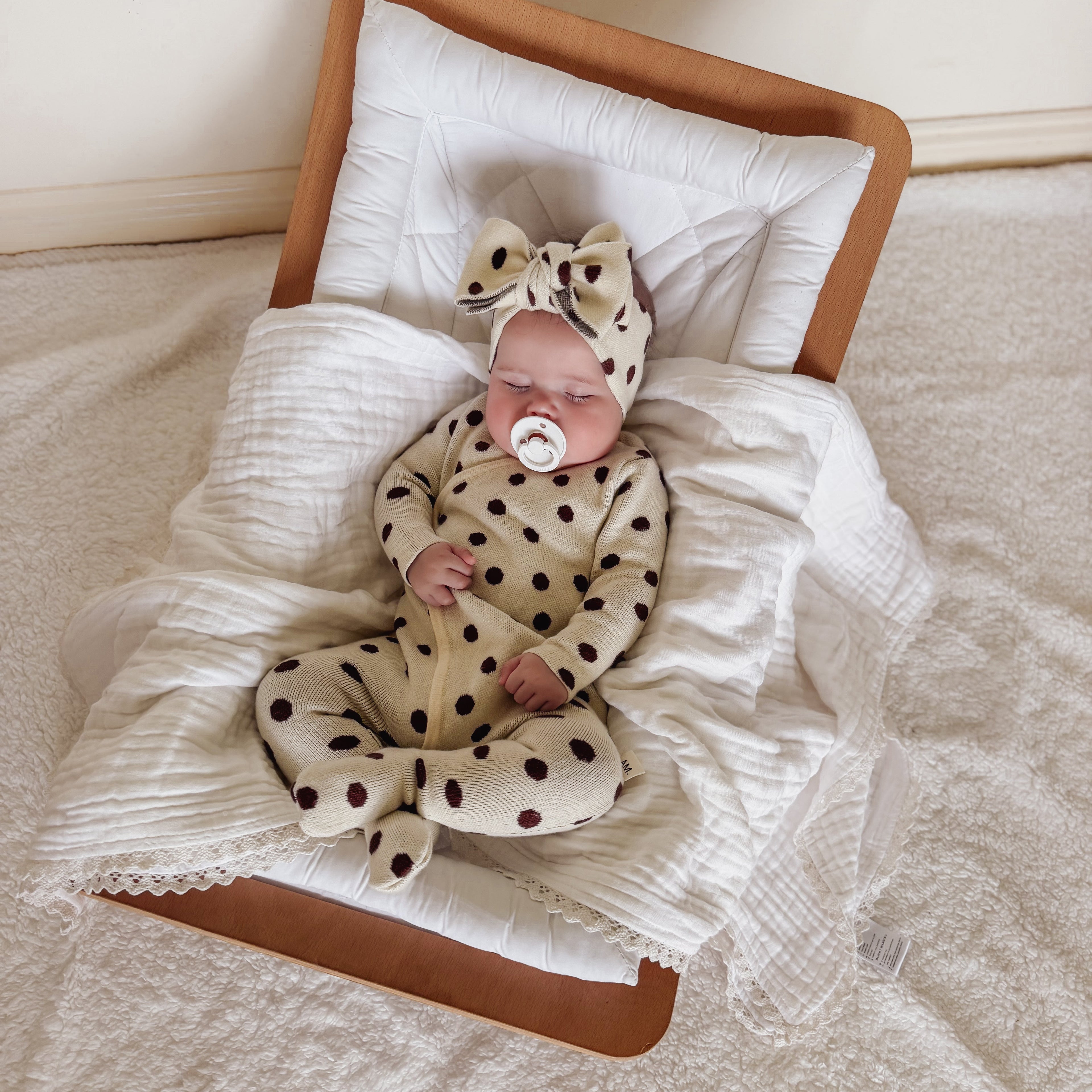 Basics knit onesie- Polkadot - chocolate brown