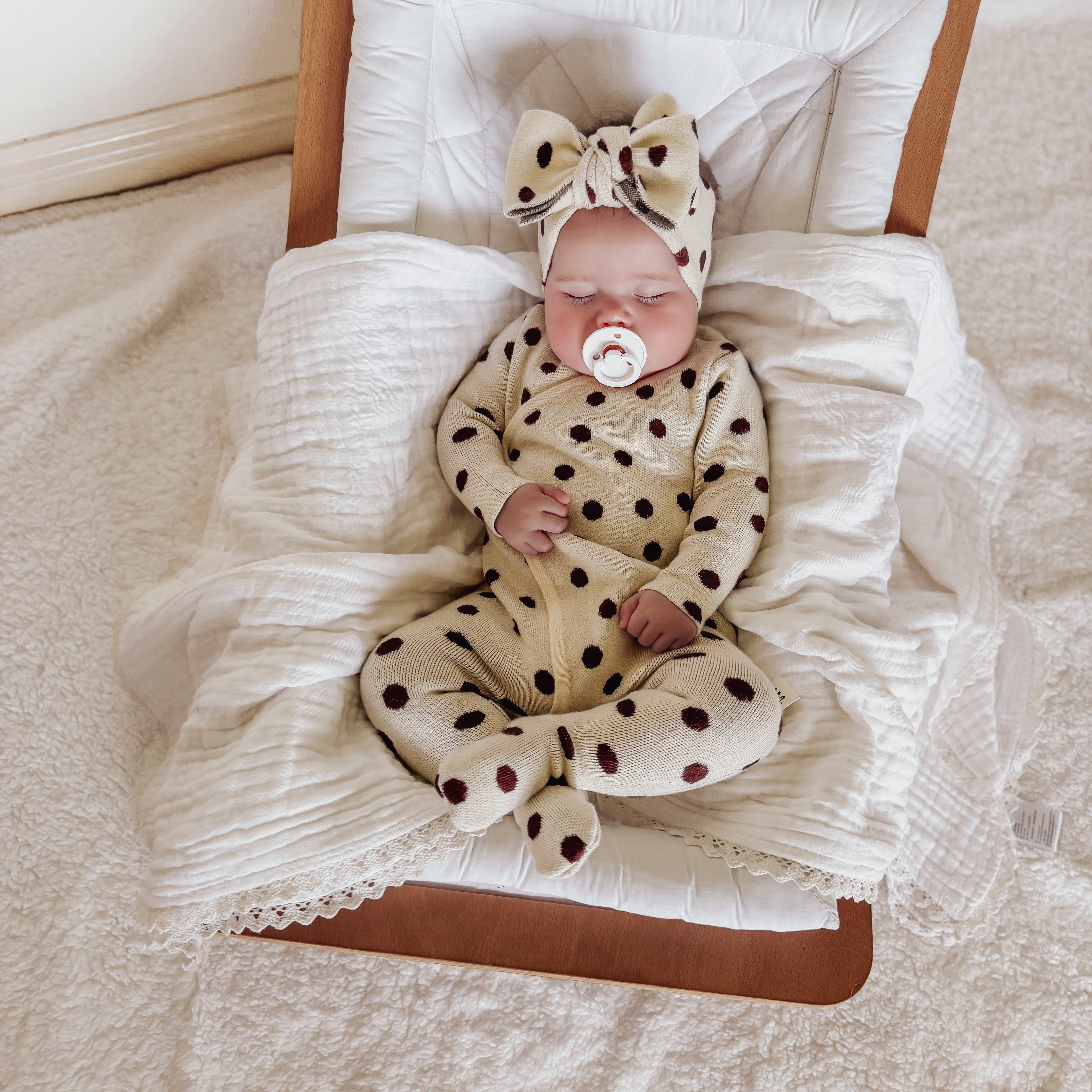 Basics knit onesie- Polkadot - chocolate brown