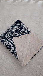 The wolf Sherpa blanket - Midnight