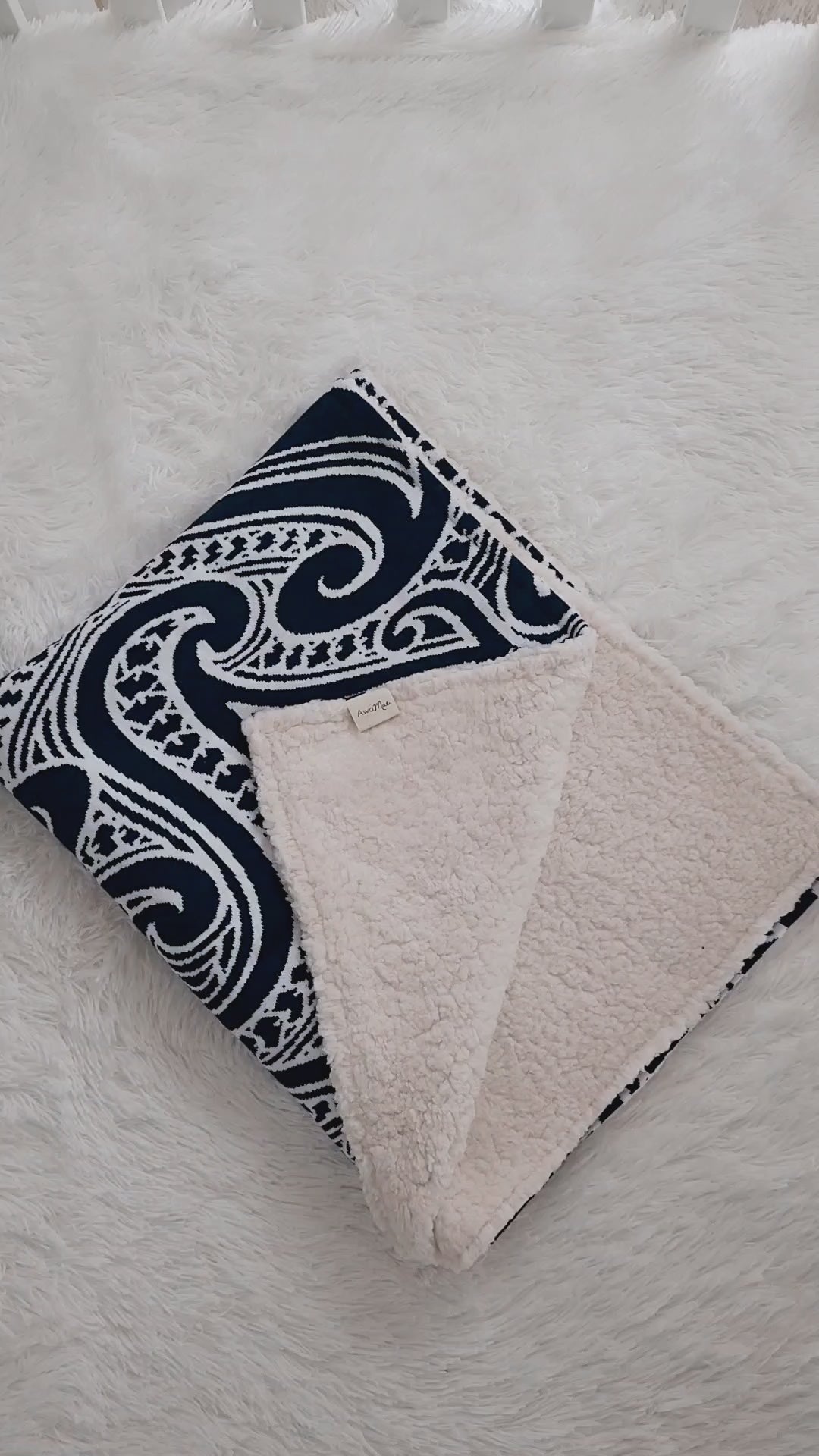 The wolf Sherpa blanket - Midnight